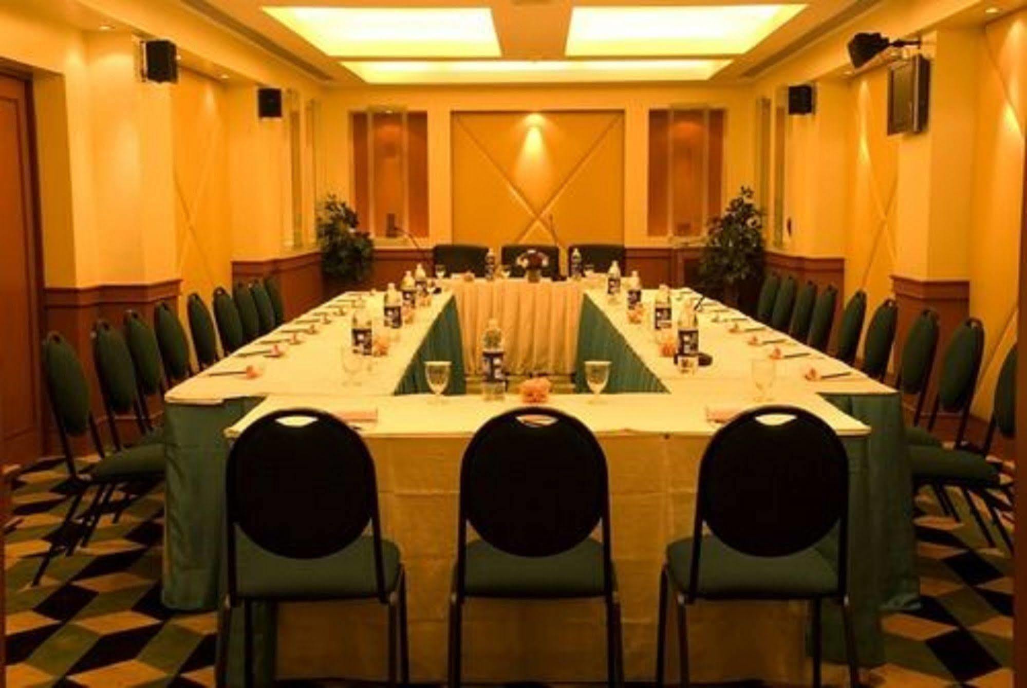 होटल The Residency 3*