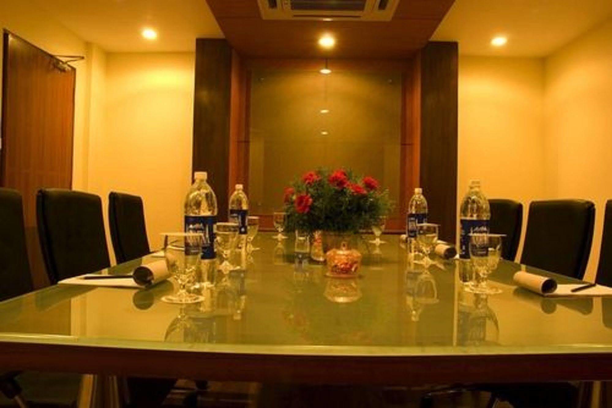 होटल The Residency 3*